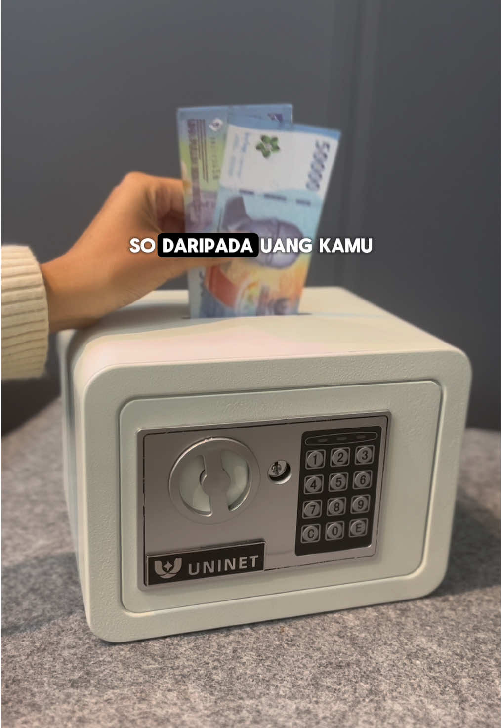 brankas mini dengan lubang dibagian atas cocok banget nih  buat kamu yg mulai nabung #fyp #brankas 