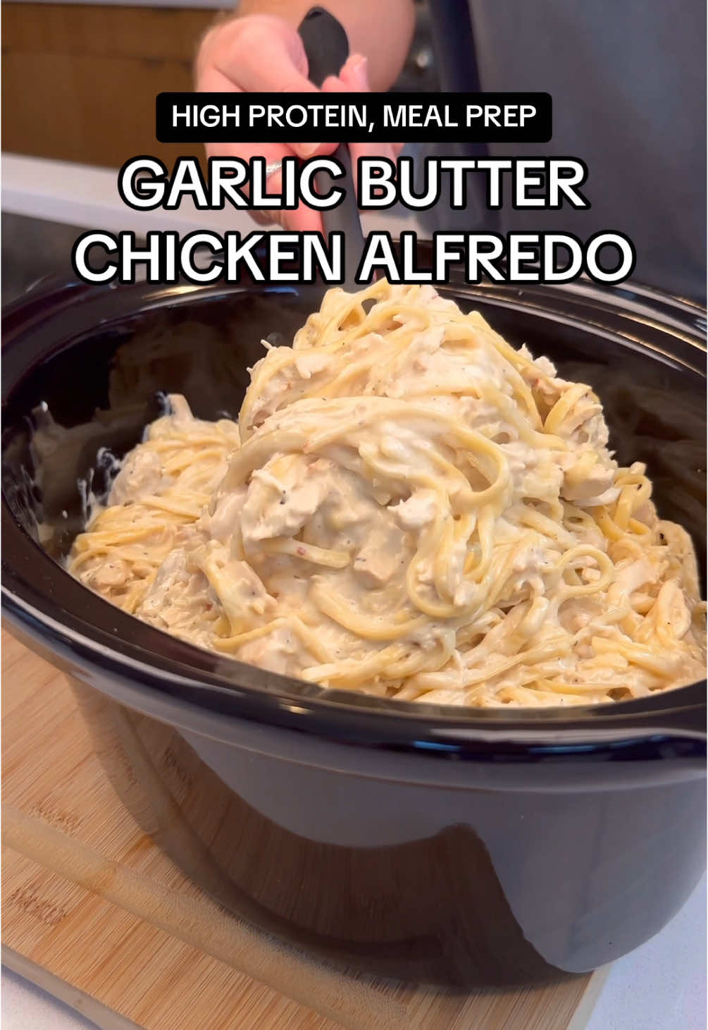 Garlic Butter Chicken Alfredo Most Viral Meal Prep Recipes of 2024 #3 Per serving (makes 10) 515 Calories 47g Protein 54g Carbs 14g Fat This is a recipe from my new Slow Cooker Meal Prep Cookbook, which is officially here! 80+ indulgent meal prep recipes, just like this one. I spent a year fully dedicated to making the best high protein slow cooker recipes that exist, and everything I learned is distilled in the book 🙌. Link is in my bio. Ingredients: 32oz chicken breast 30g parmigiano reggiano Juice of 1 lemon 2 tablespoons garlic purée 2 tsp garlic powder  2 tsp onion powder 1 tablespoon salt 1 tsp black pepper 2 tsp kinder roasted garlic brown butter seasoning (optional) Dash crushed red pepper 1/2 cup water 30g butter High: 2-3 hours Low: 3-4 hours 672g pasta, cooked to 50% Add ~1/2 cup pasta water Blended Alfredo sauce: 800g 2% blended cottage cheese 120g 1/3 fat cream cheese 120g parmigiano reggiano 240ml milk Salt & pepper to taste Cook for 15-20 minutes Allocate to 10 equal sized containers - store in the freezer (they’ll last for several months frozen) - microwave for ~4 minutes to reheat. Add 2-3 tablespoons of milk when reheating if sauce absorbs during reheat  If you want more indulgent meal prep recipes like this one, check out my brand new slow cooker meal prep cookbook in my bio 🫡 #stealthhealth #mealprep #healthyrecipes #healthyrecipesfordinner  #EasyRecipe #mealprep #highproteinrecipe #macrofriendlyrecipe #lowcalorierecipe #countingcalories #trackingmacros #Fitness #alfredopasta #highproteinalfredo #chickenalfredorecipe