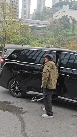 1 cậu bé nhà ở Thâm Quyến nhưng cuối tuần sẽ tới Trùng Khánh để tập luyện được nghỉ học sẽ ở Trùng Khánh đi tới công ty dạo này thường xuyên ngày nào cũng thấy ẻm lên cty.Xem hắn ta cố gắng vậy mà còn không công nhận😢Hãn Hãn em đã làm tốt trong mắt chị òiii🥺 #trantuhan #chensihan #tfgiatộcf4 #thoidaiphongtuan 