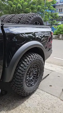 Ford raptor kita pasangin velg #blackrhinorivaldi balut dengan ban #bfgoodrichkm3 ,genteng sekali  #Fordraptor #blackrhino #blackrhinorival #bfgoodrich #km3 