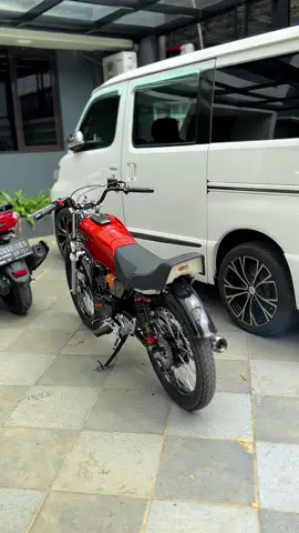 rx king depan rumahh🤩 #route12garage  #rxking #rxking135cc  #rxkingindonesia  #cinematic #fyp  #rxkingbandung  #byankerokjalanan 