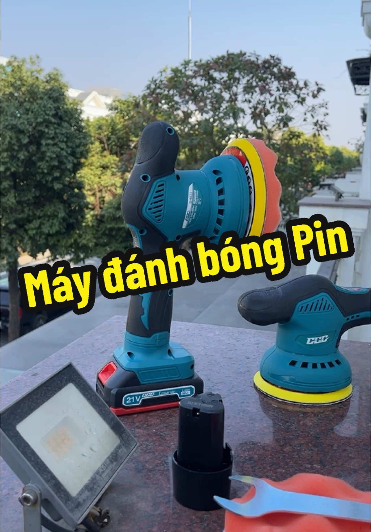 Máy chà, đánh bóng ô tô, xe máy Sẻ dụng pin 12-24V #maymai #maydanhbong #danhbong #xuhuong #foryou #viral #fyp 