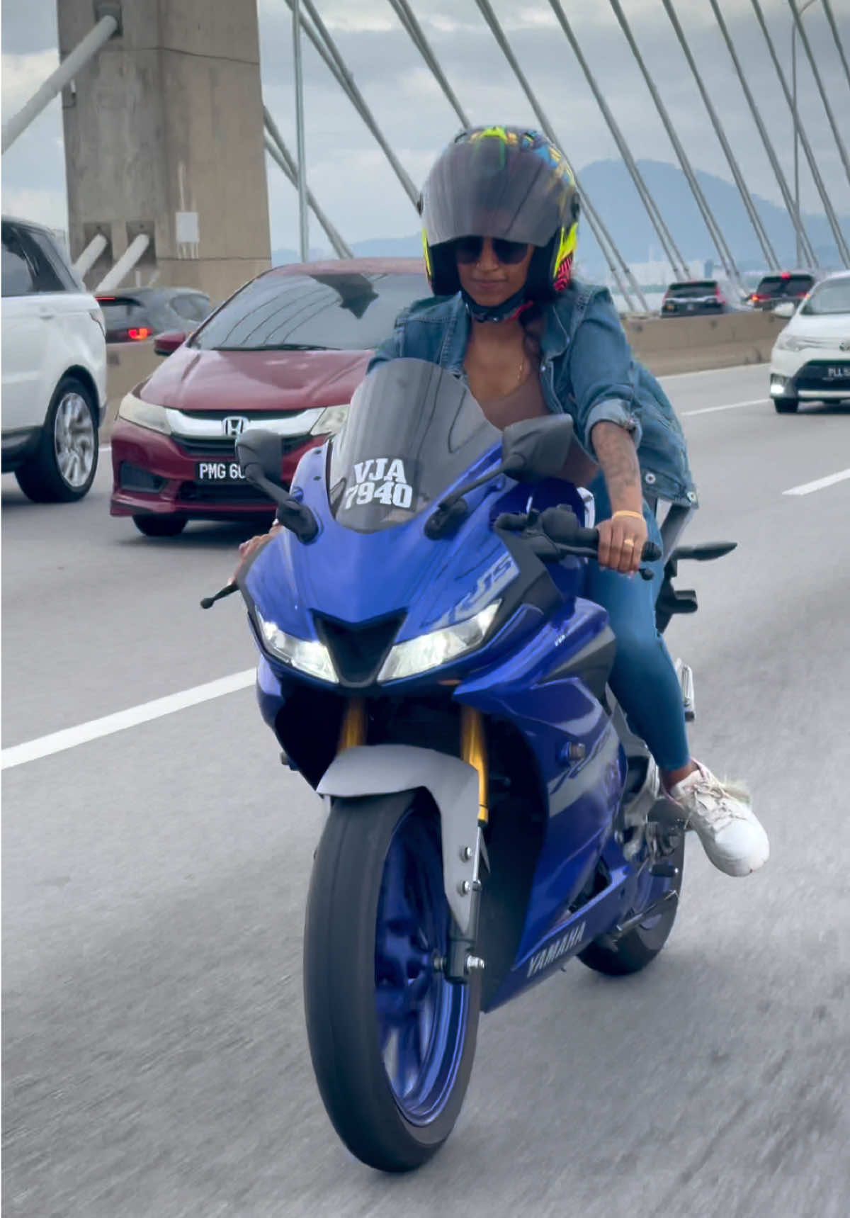 Jealous? Babe, your maximum doesn't even reach my minimum!  Don't compete on me, I am the COACH, not a player. 🏁🖤   #ladyboss #fakesituation⚠️ #mykindofsunday #fakerace #liveyourlife #mevsme #mylifeisdifferent 