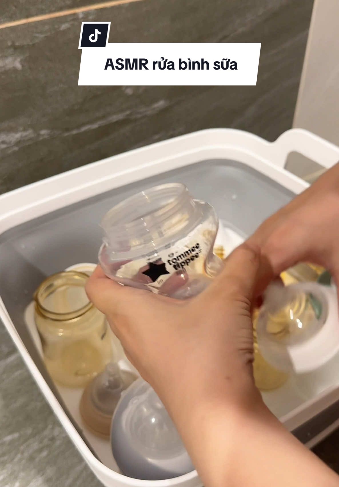 Kể ra rửa bình cũng chill 😅 #kieumedecor #jan2decor #mebimsua #ruabinhsua 