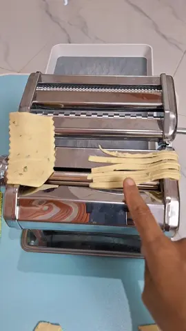 gilingan mienya lagi promo nih, yang belum kebagian buaruan di cekout, sebelum habis #gilinganmie #gilinganmiedanpasta #pastamaker #gilinganmieatlas #ampia #atlasgilinganmie 