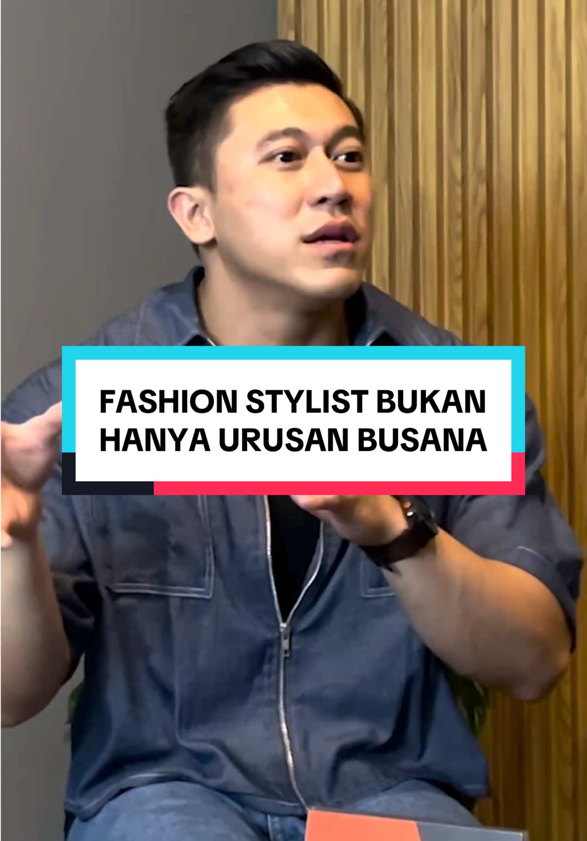 Bukan hanya mix and match busana untuk para selebriti, ternyata masih banyak lagi tugas dari @FHERIO sebagai seorang Fashion Stylist. Cerita lengkapnya bisa kalian dengarkan di chanel Youtube & Spotify “Kerja Kerja Cerita” #kerjakerjacerita #fashionstyle #fashionstylist #fashion #kerja #cerita #temankerja #temancerita #infokerja #podcast