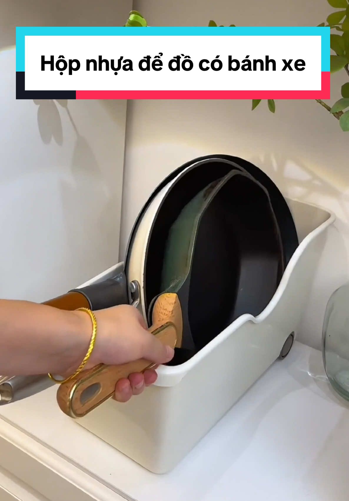 Hộp nhựa để đồ trong tủ, có bánh xe rất tiện 🥰#hopnhuadedocobanhxe #hopnhuadungdo #hopnhua #xh #viral #giadungthongminh #giadungtienich 