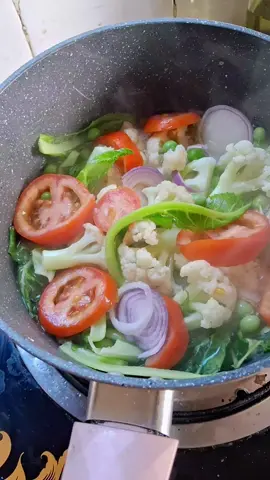 Second Day of intermittent fasting♥️ Cauliflower,Pea,Onion,tomato local cheese,Salt and just a drop of oil👍 #fypシ゚viral #upelma💫 #cooking #FoodLover #kenchosumkheno🙏🙏🙏 #fastingforhealth #bhutantiktok🇧🇹🇧🇹 