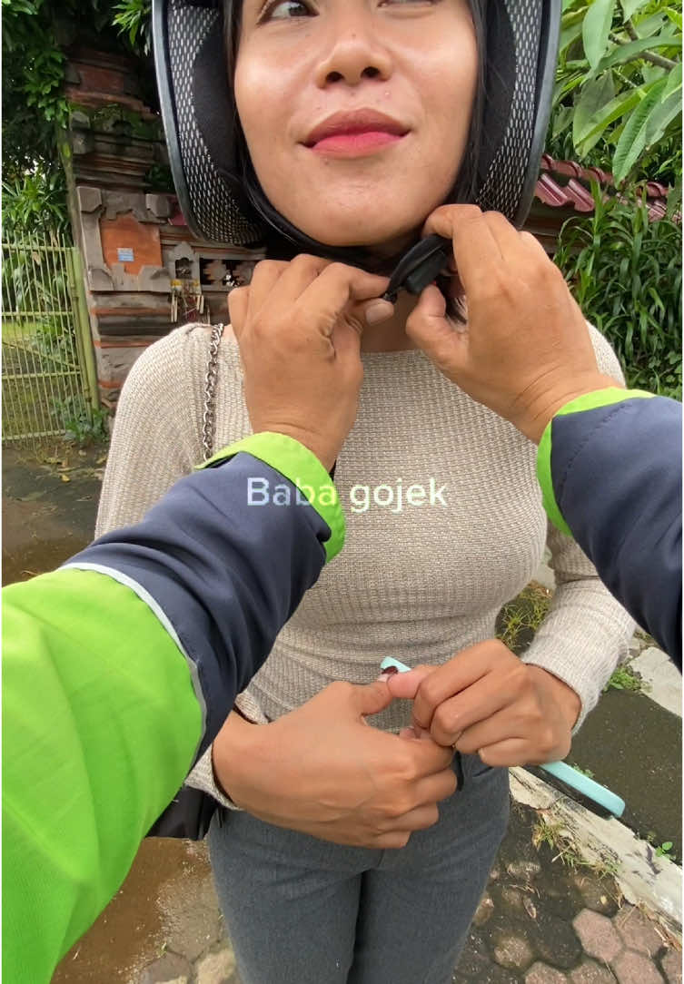 Yg ga pernah lepasin helm pasangannya sini gua lepasin🤪 #gojekindonesia #ojolindonesia #ojolbali #ojolstory #gojekbali #tiktok #instagram #tiktokviral #instagram #foryou #fypシ 