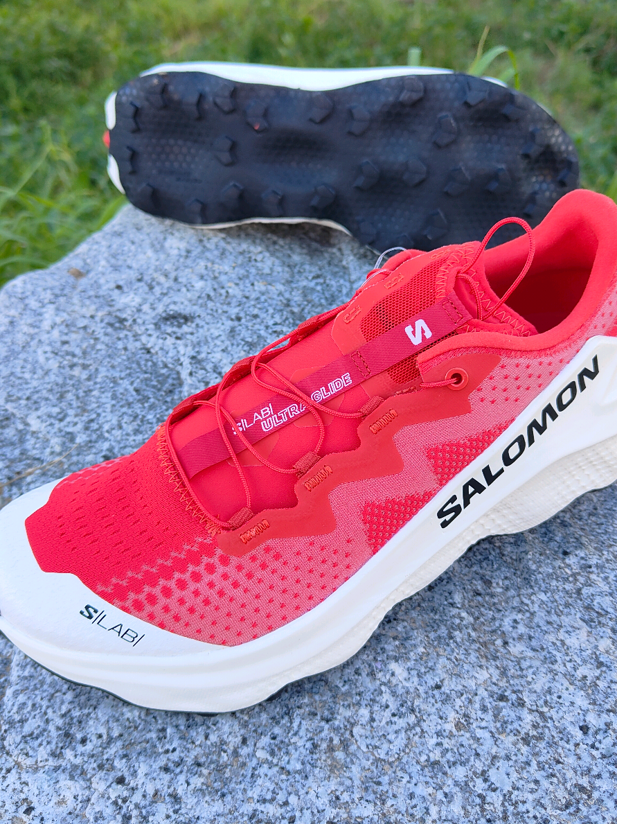 #TomorrowIsYours con las nuevas y espectaculares #SLabUltraGlide ⚪🔴Combinación Perfecta entre comodidad y dinamismo ⚪🔴Diseño de suela exclusivo que atenúa la presión y minimiza la fatiga en tus pies ⚪🔴Confort Premium ⚪🔴Siente corriendo una experiencia insuperable ⚪🔴Haz tus rodajes largos de manera Ultra Cómoda #SalomonSlabUltraGlide www.riosrunning.com #riosrunning #correr #Running  #trailrunning #mataro #riosrunningmataro