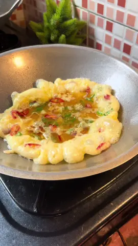 Cuma goreng telur dadar tapi ngga pernah bosen 🥰 #reels #fyp #jangkauanluas #telurdadar #masaksimple #menurumahan 