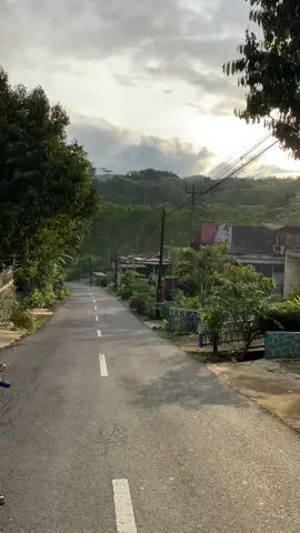 Nyebeyukkk  #nyebeyuk #nyebe #naikcbyuk #cbracing #cbgank #cbgank🚀 #icikiwir #cbicikiwir #cbjatenggayeng 