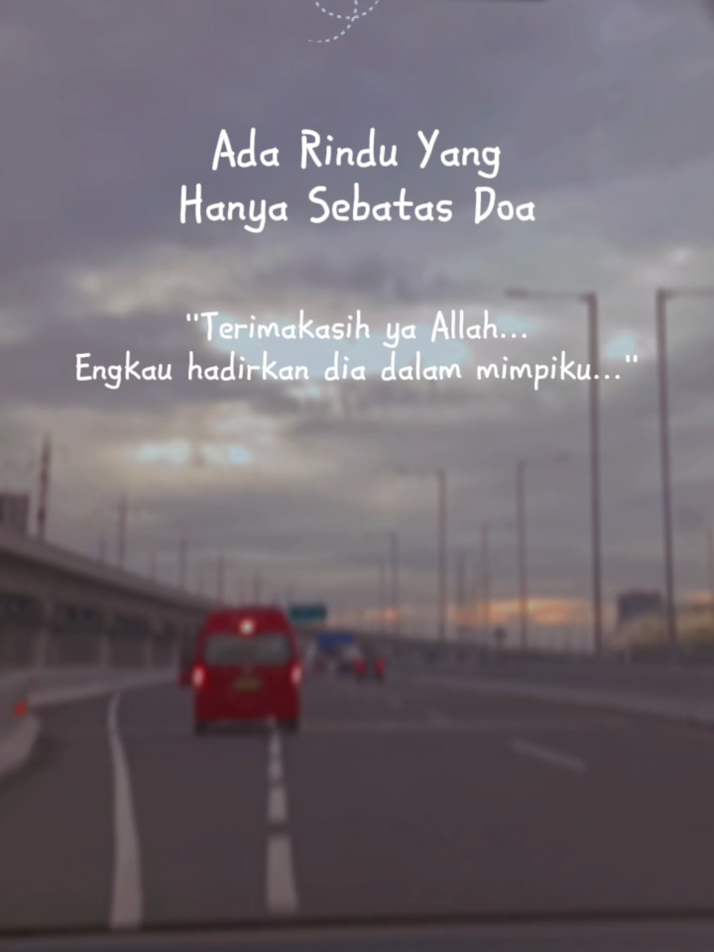 Pernah menyesal karena tidak sempat melihat wajahnya diakhir hayatnya... Malam ini Engkau hadirkan dalam mimpi... Terimakasih Ya Allah... #ummi #rindu #ibuku #doauntukmu #syurga 