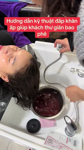 Hướng dẫn kỹ thuật đắp khắn ấm giúp khách thư giãn , bạn nào khôg có máy hấp khăn có thể chế bằng nước nóng ra bát nha #nguyendungbacninh #spanguyendung #xuhuong 