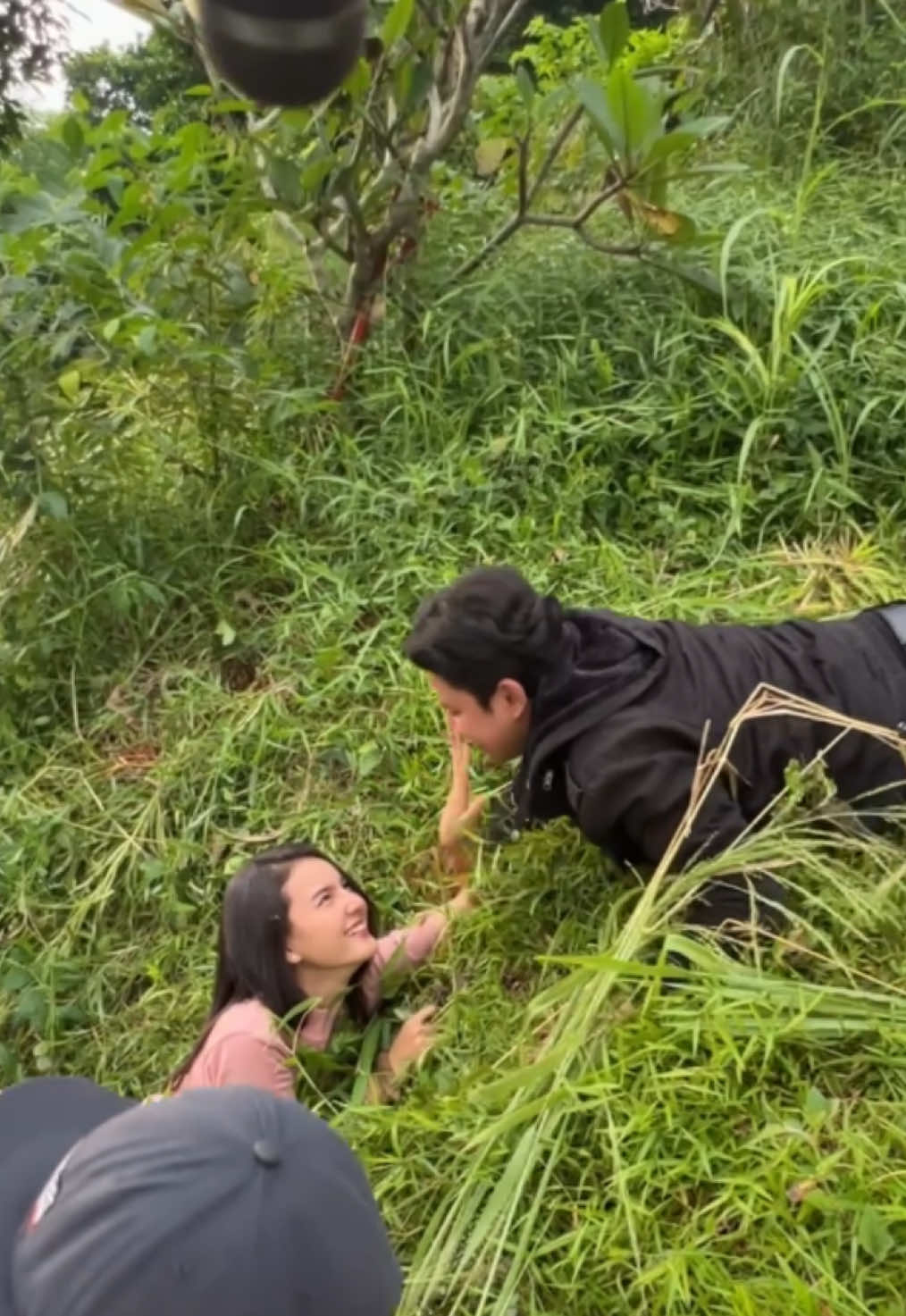 Lagi adegan dramatis, Attar sempet-sempetnya bercandain Aini 🤭 Tonton terus ya 