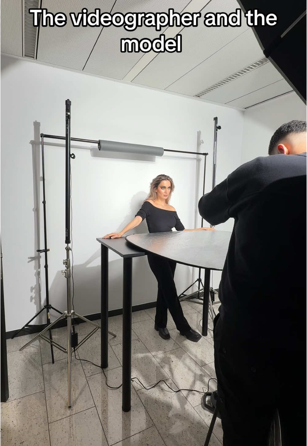 This is actually also how we meet for the first time 🙈❤️ #modelcouple #videographercouple #filmmakercouple #afghancouple #afghanmodel #beautymodeling #beautymodelgermany #afghanmodel #afghanface #afghaneyes #afghangreeneyes #afghaningermany #modelinnrw #nrwmodel #howtomodel #modelposing 