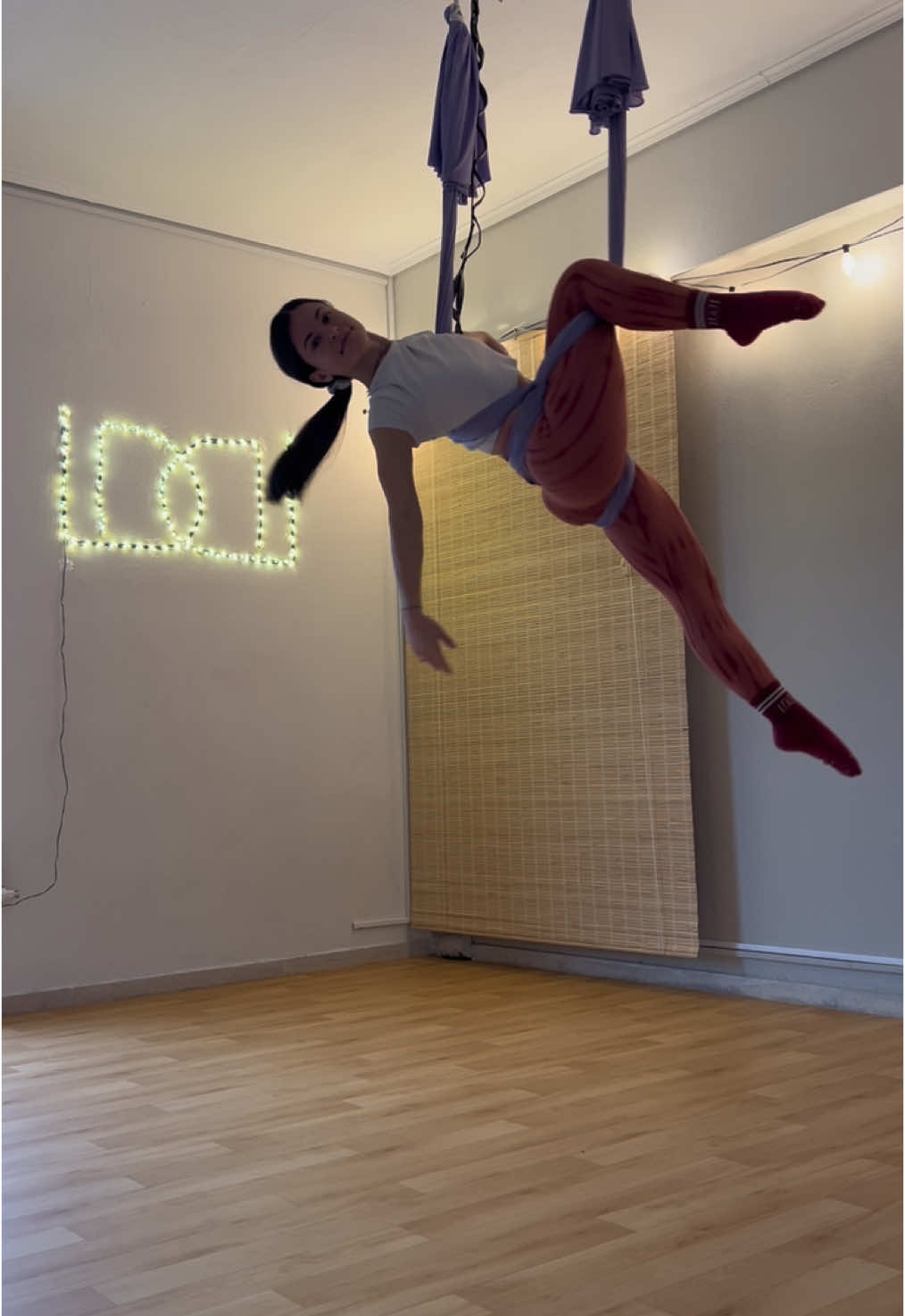 Easy aerial drop #aerial #aerialsports #aerialyoga #aerialyogagirl #aerialsilk @Mydaystudio 