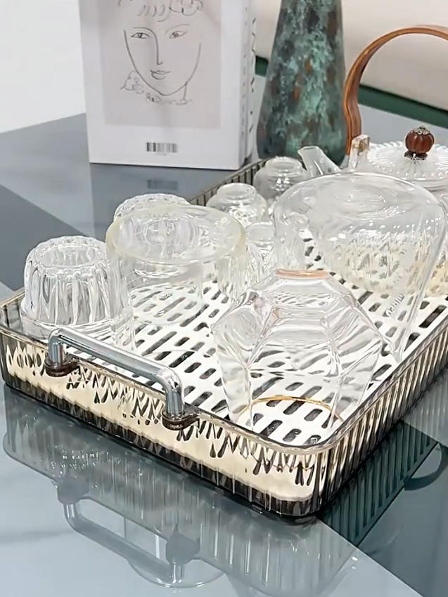 Khay úp cốc để bàn sang trọng, 2 lớp thoát nước, trong suốt có tay cầm, dày dặn, dễ vệ sinh. #khayupcocdeban #khayupcoctrongsuot #khayupcocthoatnuoc #khayupcocdep #khayupcoc #khayuplycocdeban 