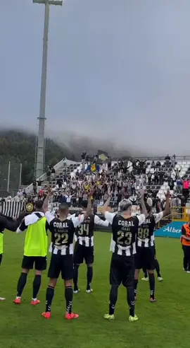 ⚪️ Assim se festejou a grande vitoria do Nacional frente ao Porto 👏🏻 #nacional #cdnacional #madeira #armadaalvinegra #porto