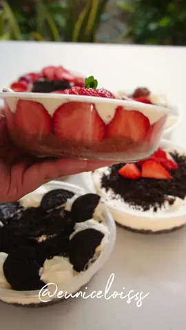 No-bake cheesecake 🍰 Crushed graham crackers Crushed oreos Melted butter 2 packs cream cheese 3/4 cups sugar 3 cups whipping cream 1 tsp vanilla extract #nobake #cheesecake #dessert #EasyRecipes #easydessert #homemade #nutella #strawberry #euniceloisss #creatorsearchinsights 