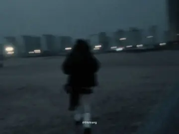 Ánh sáng phía trước có thể chói mắt, nhưng chính bóng tối phía sau mới khiến ta trân trọng nó hơn..#fallingyou#lyrics 