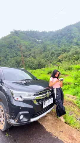 Ada dua air terjun di sini, yakni Cunca Wek dan Cunca Radi Ntangis yang setia menyuguhkan keindahan alam dan manusia yang lalu lalang di kawasan colol Manggarai timur, komen dan share video ini ya agar desa ini bisa dikenal banyak orang😍 #desawisata #airterjun #perkampungan 