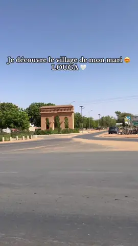 La grande et belle ville de Louga 🤍🤍 vous êtes contents les Lougatois? 😂 #louga #palais #djilymbaye #serignesammbaye #islamic_video #mosquee #senegal_tiktok221 #islamquotes #architecture #lustre #pourtoii #fyppp #visitsenegal #coupletravel #dakar221 #senegalaise_tik_tok #dakarbuzz #senegaltiktok 
