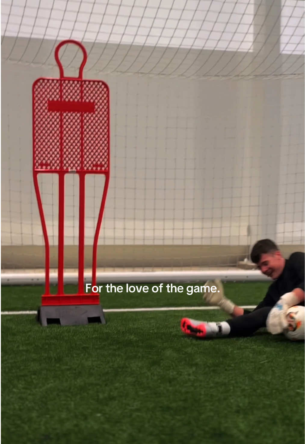 ❤️‍🩹🧤 #goalkeeper #goalkeepertraining #goalkeeping #goalkeepersaves #football #footballtiktok #goalkeeperhighlights #CapCut 