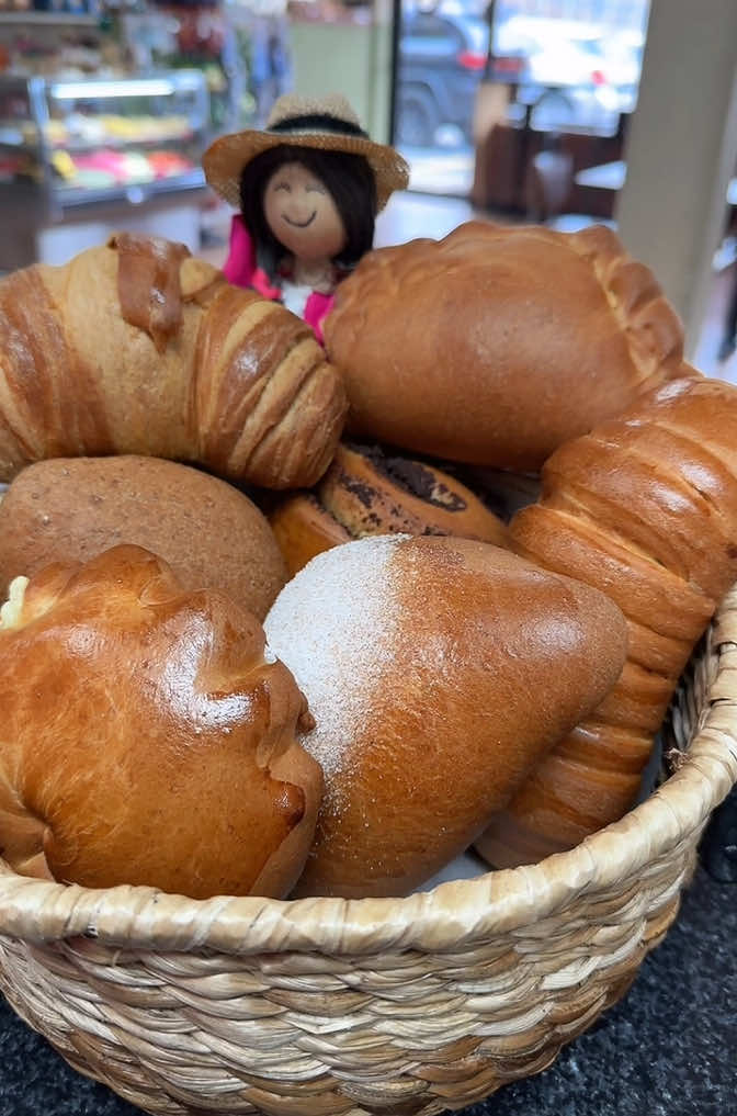Morocho, Chocolate, Cafe + Pan Ecuatoriano una DELICIA 😋 Solo en LA MORLAQUITA BAKERY 🇪🇨#lamorlaquitabakery #waterburyct #panecuatoriano #morocho #chocolate #cafe #venydisfruta #teesperamos 