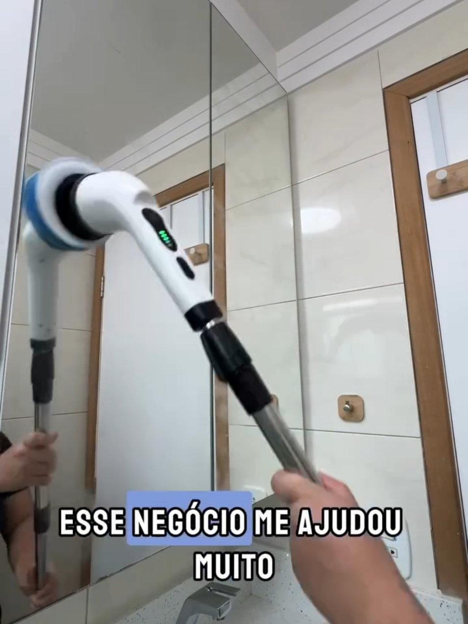VÍDEO 039 GOSTOU?  💬Comenta EU QUERO e receba os LINKS por MENSAGEM📩!  Imagine como seria sua vida se você pudesse eliminar a frustração de ficar horas limpando a casa, com o ESCOVA DE LIMPEZA 9 EM 1 RECARREGÁVEL você vai resolver esse problema em minutos.  Pronto para essa mudança? sua aliada para uma limpeza completa, prática e sem esforço! Com múltiplas funções e acessórios, ela limpa de janelas a banheiros, até mesmo móveis altos e cantos difíceis de alcançar.  🧡Outras formas de encontrar os links: ✅🔗 Link na Bio (N°039) 🚨ATENÇÃO: SIGA nosso Tiktok @comprasking para que eu possa te enviar os links por Mensagem 💌 #recarregável #ofertas ##Limpeza #Escova9em1 #USB #escovaelétrica #escovaparalimpeza