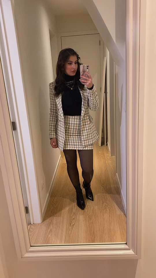 Where the girls at? 🖤  #teamwork #teamworkchallenge #teamworktrend #trendingsound #trendingvideo #viralvideos #viralvideotiktok #sound #viralsounds #girlssupportgirls #girltok #roadto5k #girls #girl #foryoupagе #fyp #belgium #belgië #europe #european #fashiontiktok #outfit #outfitinspo #winteroutfit #girlsgirl 