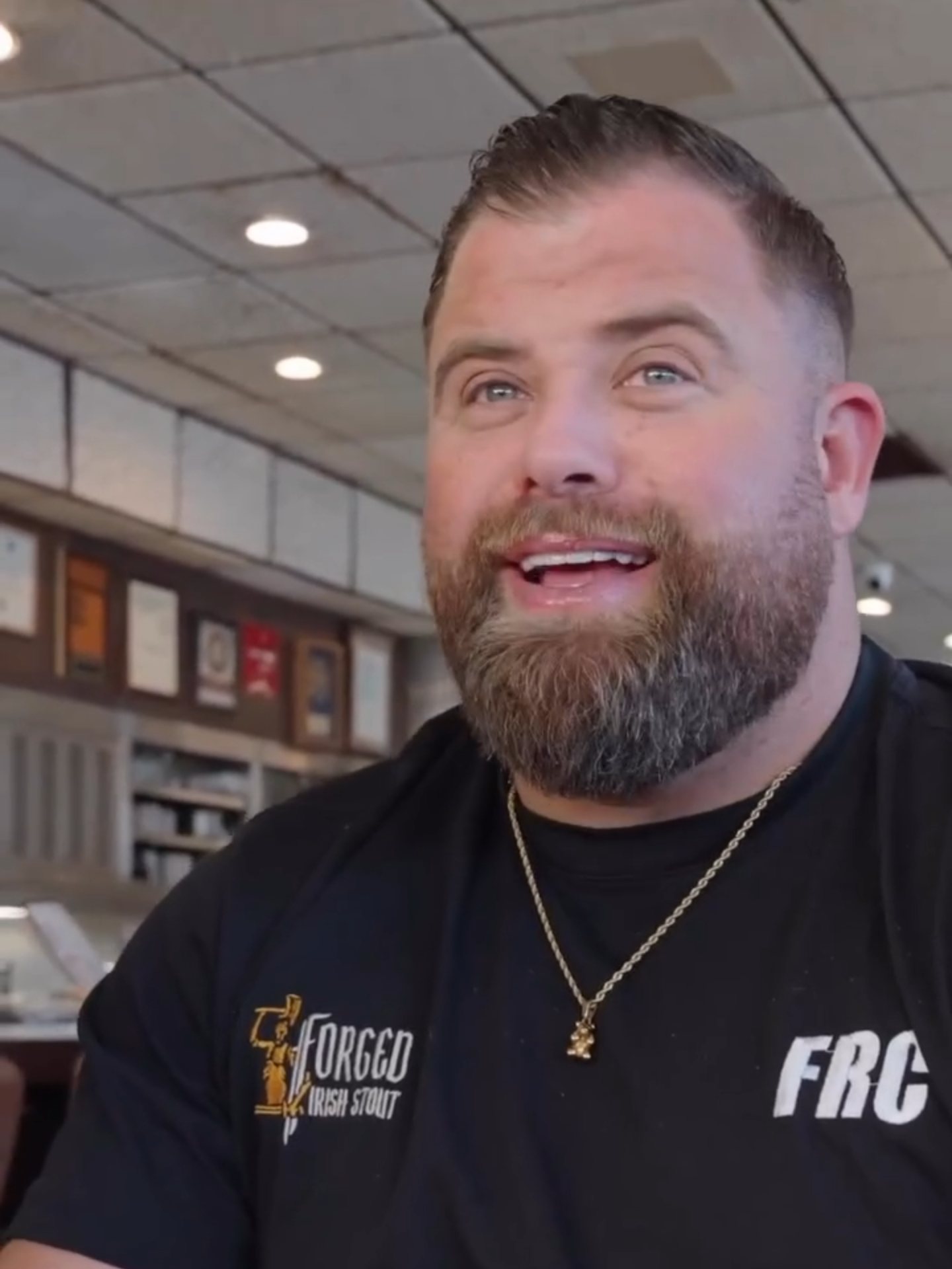We try the WORLD FAMOUS Hot Patrami in LA at Langers Delicatessen
