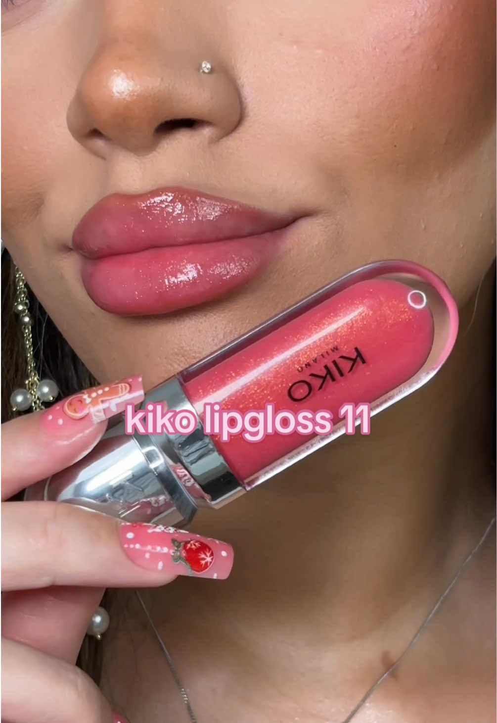 @KIKO Milano the juiciest kiko lipgloss shade ever 🍉  this is the 3D hydra lipgloss shade 11, a perfect pinky red with gold shimmer ✨ #kiko #kikomilano #kikogloss #kikolipgloss #lipswatch #3dhydralipgloss #glossylips #lipcombo #liptutorial #makeupswatches #sparklylipgloss 