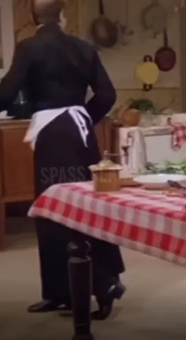 Feierabend 🥰 Abendessen kochen ist angesagt 🔥😅😂 #lustigeclips #lustigevideos #funnyvideos😂 #spaßmusssein #techno #dance #adrianocelentano 