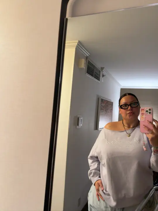 love an off the shoulder moment 💜