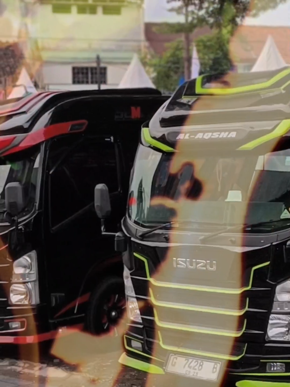 mangan ketan ng pinggir kali, wayahe momotan yali yali 😁 .  .  .  .  .  .  #jalaninikmatisyukuri #pariwisata  #storydriver #sewaelfpekalongan #elfgigaeuro4hartonoputra #fyp #hartonoputrakaroseri #elfgiga #trendingviralvideo #drivermuda 