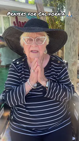 Sending prayers to all in California and thank you to all the heroes on the ground and in the air 🙏🏻🇺🇸 we are watching and PRAYING nonstop #fire #california #pray #prayforcalifornia #americasgrandma #tiktok #usa #americastrong #maga #california 