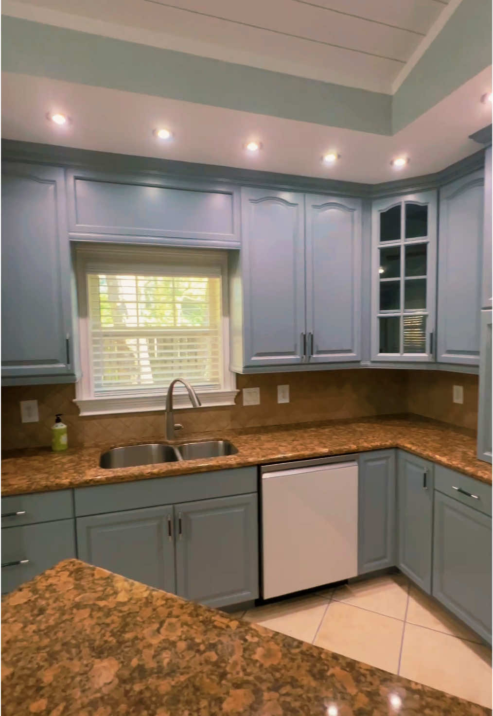 #creatorsearchinsights #cabinetpainting #interiordesign #homedesign #kitchencabinetmakeover 