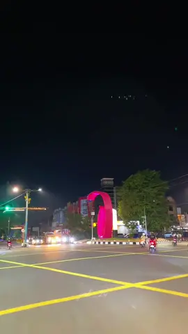 Ada yg tau fungsi garis kuning ditengah? #samarinda #kaltim #kalimantantimur #samarindakaltim  #vibesmalam #fyp #fypp #fypage #fypviral #fypシ 