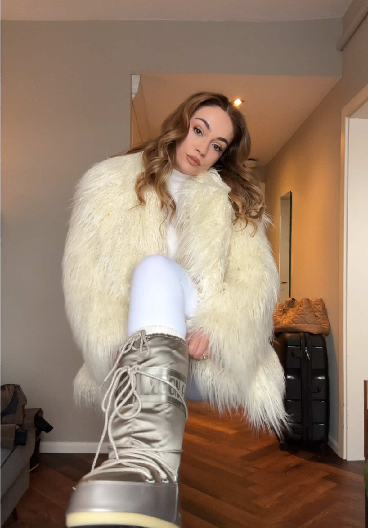 Snowy day outfit❄️ #creatorsearchinsights #skichic #stmoritz #stmoritzoutfit #classy #elegantstyle #oldmoneyaesthetic #winteroutfit #fashiontiktok #styleinspo 