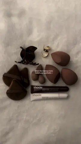Espresso brown >> ☕️🧸🤎 #makeup #makeuptools #makeuptips #aesthetic #makeupmusthaves #tiktokshop #tiktokshopfinds #trending #trend #fyp #fypシ #Lifestyle #makeuphacks #beautyblender #makeupsponge #creatorsearchinsights @rhode skin 