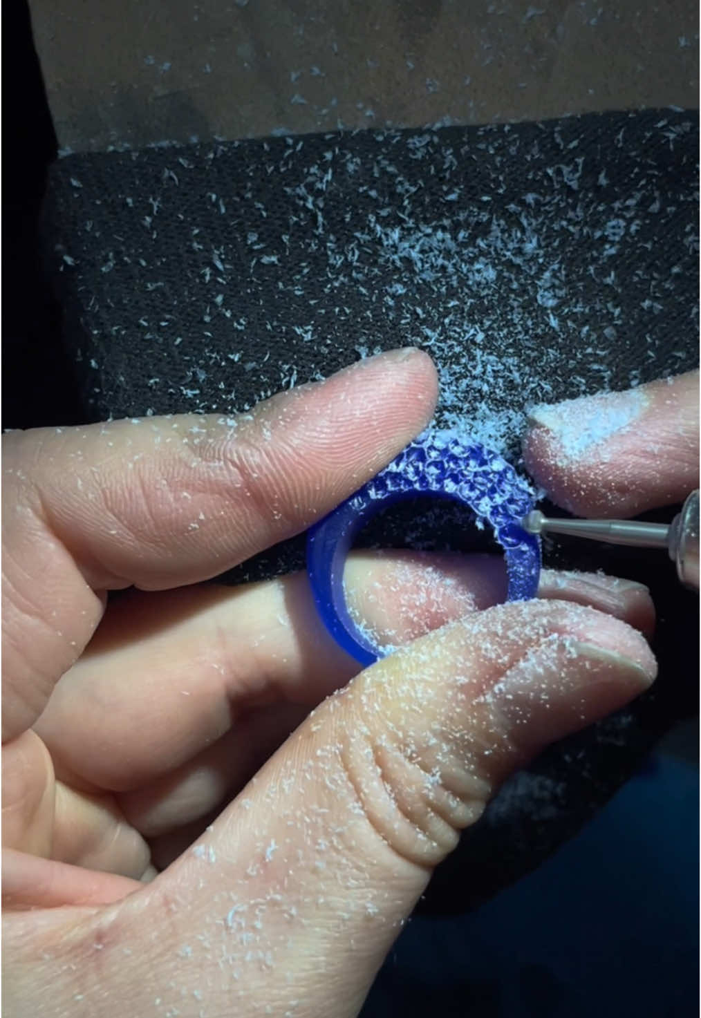 Tu veux voir comment je fabrique une bague ? 🤭 #SmallBusiness #pourtoi #fyp #joaillerie #bijoux #bijouxfaitmain #handmade #artisanat #bague #faitmain #atelier #CapCut 