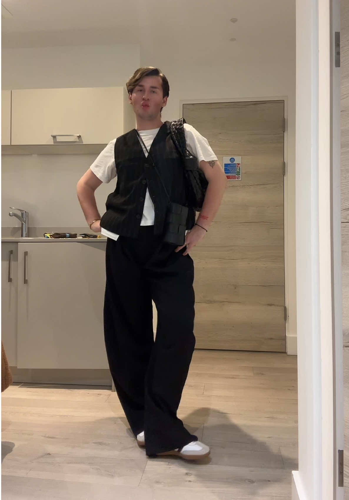 First day at my new job vibes♥️ #fyp #fashion #stylist #fitcheck #OOTD #luxuryfashion #outfitinspo #trending #personalshopper #menswear #mensfashion #bottegaveneta 