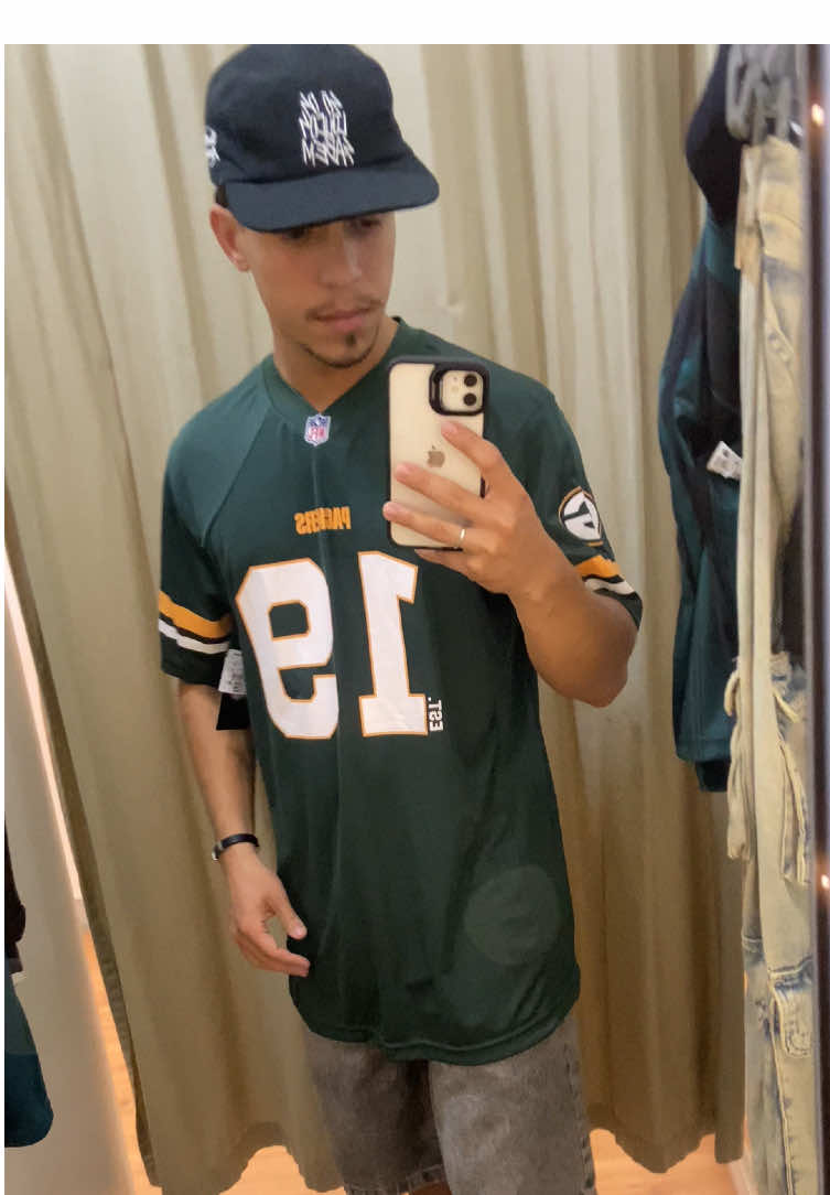 A Renner não brincou aqui!! #streetwear #sneakers #vaiprofycaramba #lojasrenner #renne #NFLPlayoffs 