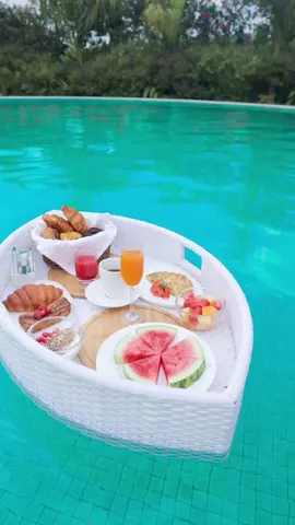 Dive into the day with a delicious breakfast by the pool! Theron Leisure Park, where every morning is a splash. #TheronLeisurePark #BreakfastByThePool #LeisureParkLife