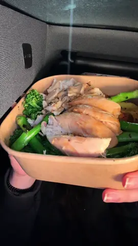 Another one of our favourites😍 the harrods rotisserie box @Ann Khoshaba #harrods #rotisseriechicken #chicken #gravy #food #foodie #foodreview #review #mukbang #mukbangeatingshow #mukbangvideo #mum #family #fyp #foryou 