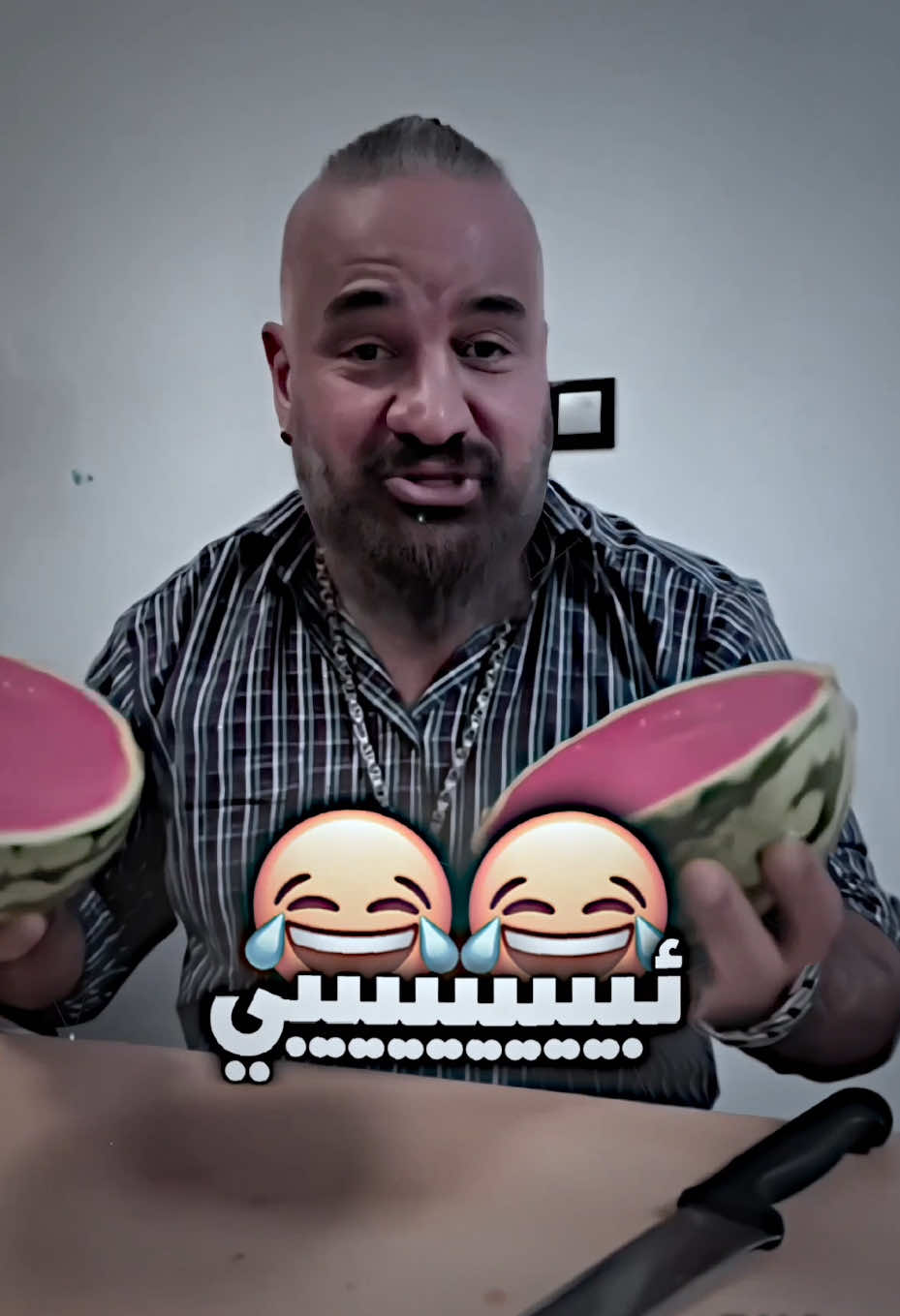 من تسوي إعـ….ـلان للبطيخ😂🍉..!! #المصمم_علي_الموسوي  #ضحك #تحشيش 