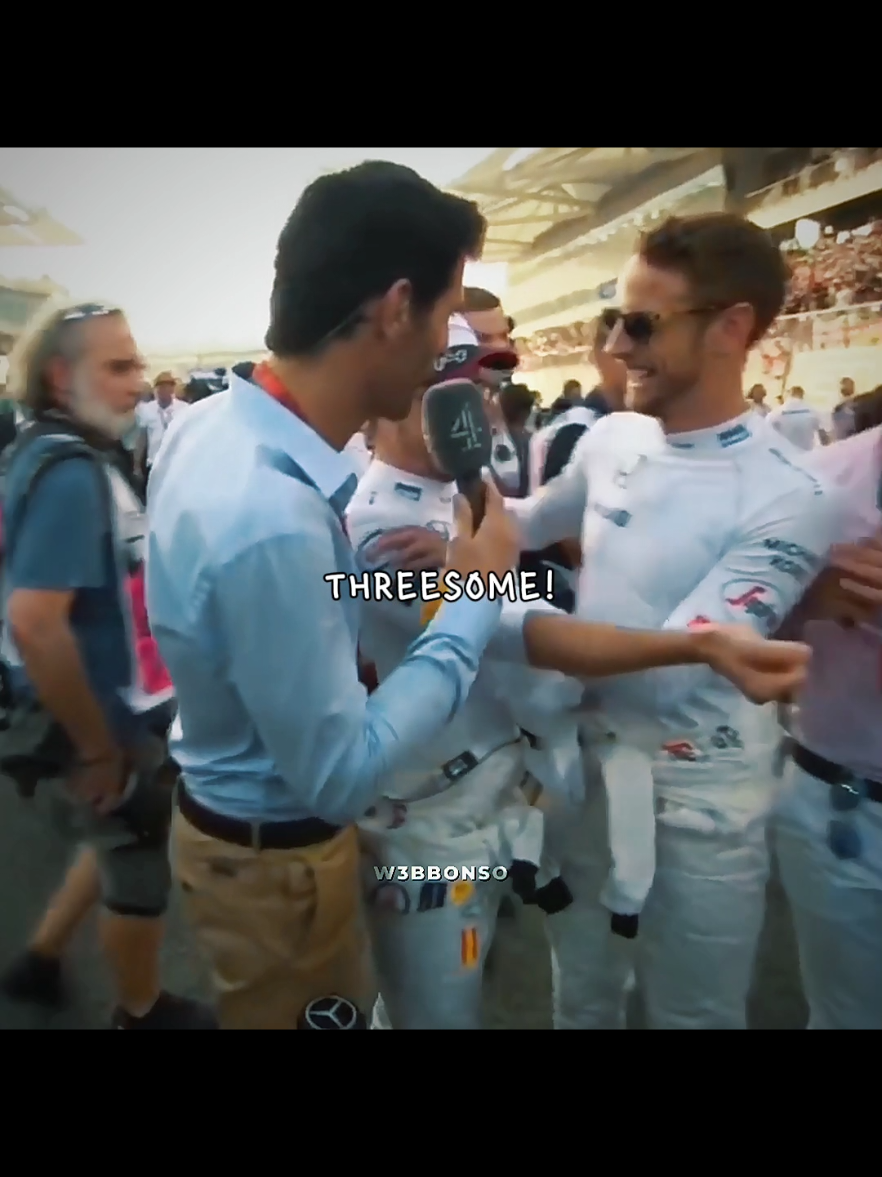 fernando has two hands for a reason!! (dont take this seriously pls i was bored and sleep deprived) #markwebber #jensonbutton #fernandoalonso #fyp #f1 #f1edit #webuttonso 