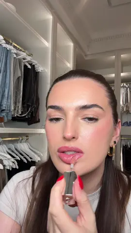 ad Lip oils are myyyy fave and I’m loving these new plump ambition lip oils from @lorealparisuk 💖 so glossy and hydrating ! #makeup #lips #lorealparisth  
