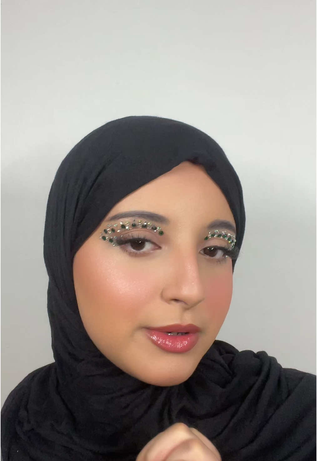 شرايكم بنات تحبو التتوريالات الي كذا بالتفصيل؟👀#makeup #ميكب #ميكب_الوجه #بيس_الميكب #قلوي #ميكب_قلوي #glowymakeupproducts  